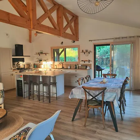 Lou Barado بيت للعطل *