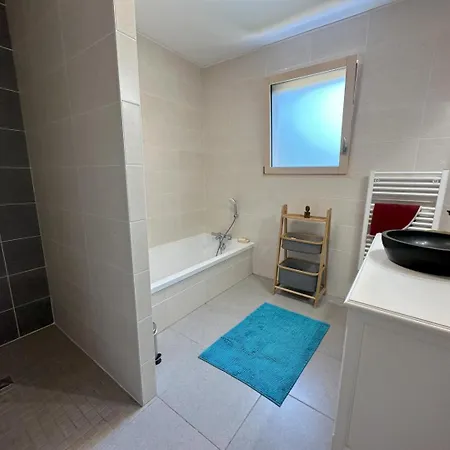 Lou Barado بيت للعطل *